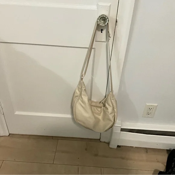 Uniqlo Cream Shoulder Bag - Picture 4 of 8